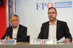 ORF-Stiftungsrat Peter Westenthaler (l.) und FPÖ-Mediensprecher Christian Hafenecker bei ihrer Pressekonferenz. 