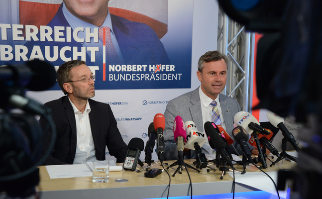 v.l.: Herbert Kickl und Norbert Hofer bei der Pressekonferenz
