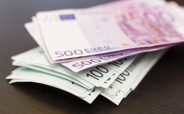 Bargeld, 500-Euro Scheine und 100-Euro Scheine