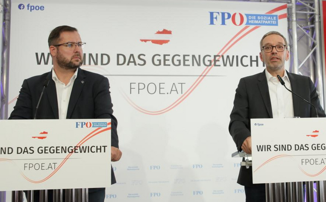 FPÖ-Generalsekretär Christian Hafenecker (.l.) und -Bundesparteiobmann Herbert Kickl. 