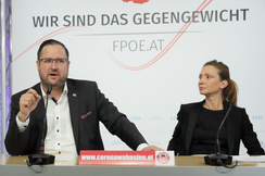 FPÖ-Mediensprecher Christian Hafenecker und-Verfassungssprecherin Susanne Fürst.