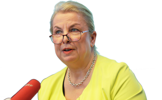 FPÖ-Sozialministerin Beate Hartinger-Klein erklärt im Interview die Vorteile des neuen Sozialversicherungs-Systems.