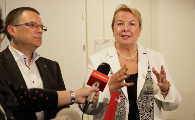Sozialministerin Beate Hartinger-Klein startet konkrete Verhandlungen mit den Sozialpartnern zur Sozialversicherungsreform.