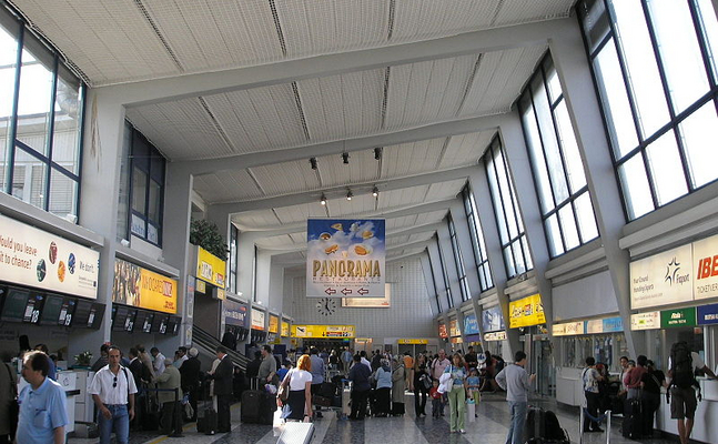 Ein Flughafen ist keine „Hagia Sophia“ - FPÖ-Verkehrssprecher Hafenecker zu Forderung nach größerem Moslem-"Andachtsraum" am Flughafen Schwechat: "Religionsfreiheit ist wichtig, aber ohne 'Extrawurst' für einzelne Glaubensrichtungen."