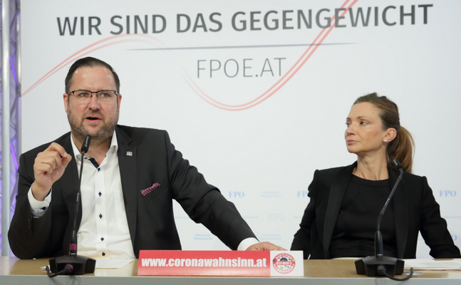 FPÖ-Generalsekretär Christian Hafenecker und Verfassungssprecherin Susanne Fürst.