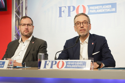FPÖ-Generalsekretär Christian Hafenecker (l.) und -Bundesparteiobmann Herbert Kickl.