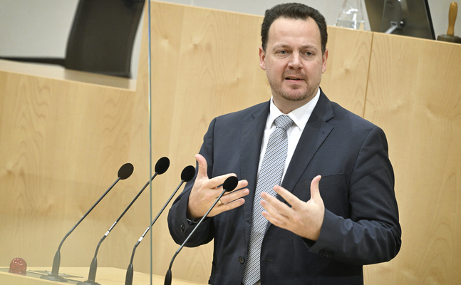 FPÖ-Gesundheitssprecher Gerhard Kaniak im Hohen Haus.