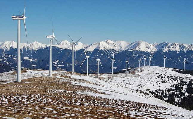 Mit verkürzten UVP-Verfahren will die Regierung künftig Almen noch leichter mit Windparks zupflastern wie hier in den Tauern in der Steiermark.