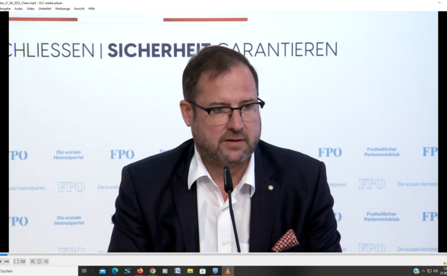 FPÖ-Generalsekretär Christian Hafenecker bei seiner Pressekonferenz in Wien.