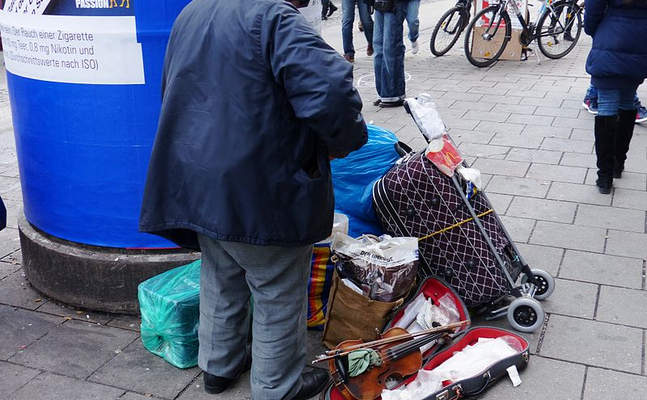 Laut Umweltministerin Gewessler brauchen Obdachlose für den Bezug des "Klimabonus" einen Hauptmeldesitz in Österreich - ein Paradoxon in sich.