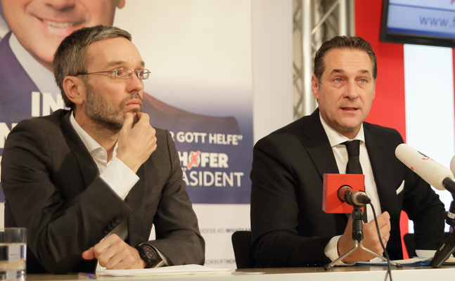 Innenminister Herbert Kickl und Vizekanzler HC Strache beherrschten am ersten Somnmerwochenende mit diversen FPÖ-Themen die Medien.