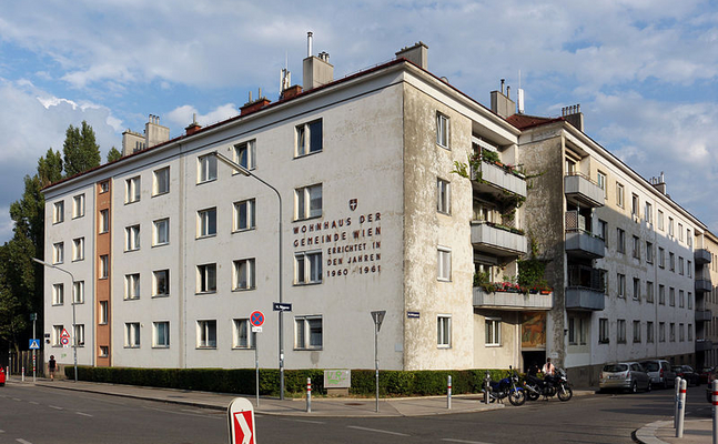 Gemeindebau Wien-Penzing, Mitisgasse 36-38, aus dem Jahr 1960/61.