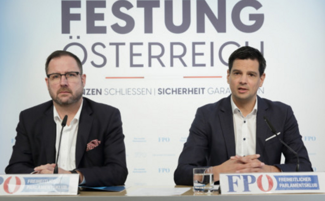 FPÖ-Generalsekretär Christian Hafenecker (l.) und -Sicherheitssprecher Hannes Amesbauer.