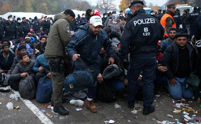 Österreich wird von illegalen Einwanderern überrannt, ein echter Grenzschutz fehlt völlig.