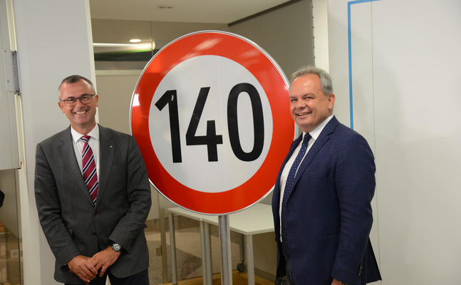 Verkehrsminister Norbert Hofer und Asfinag-Geschäftsführer Josef Fiala präsentierten am Dienstag das neue Pilotprojekt Tempo 140 auf (vorerst ausgewählten) Autobahnabschnitten.
