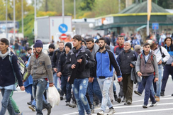 Die Bulgarien-Reise von Kanzler Nehammer und Innenminister Karner ändert nichts am traurigen Asyl-Alltag in Österreich.a