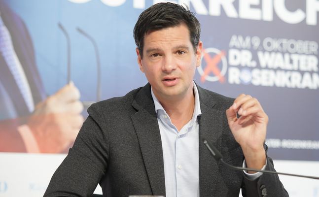 FPÖ-Sicherheitssprecher Hannes Amesbauer fordert den Rücktritt der Regierung.