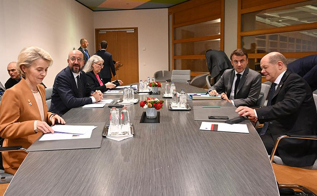 EU-Gipfel (v.l.): Ursula von der Leyen, Charls Michel, Emmanuel Macron, Olaf Scholz.