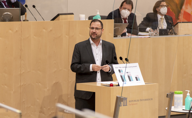 FPÖ-Mediensprecher Christian Hafenecker im Parlament.