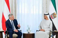 Kanzler Nehammer  in Abu Dhabi mit Präsident Sheikh Mohamed Bin Zayed Alnahyan. 