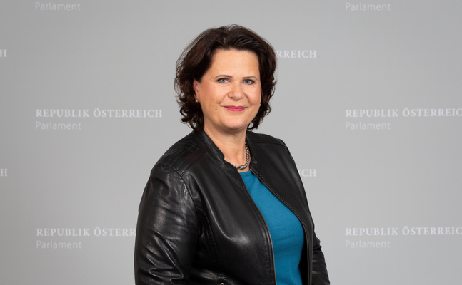 FPÖ-Familiensprecherin Mühlberghuber: „Trotz enormer Inflationsrate vertagten ÖVP und Grüne erneut die Anpassung der Familienbeihilfe!“