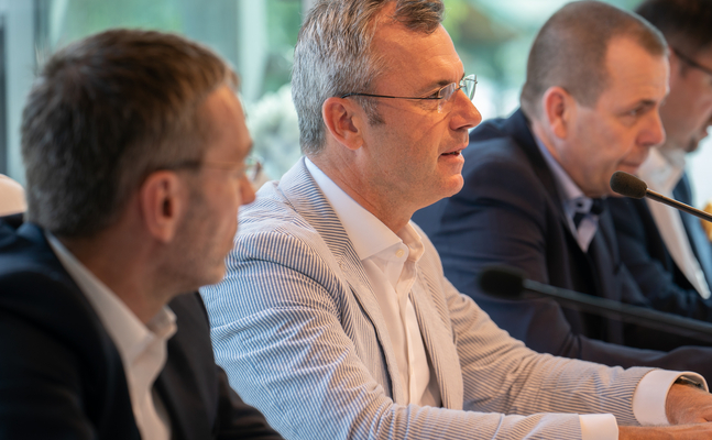 Nationalratswahl: Norbert Hofer und Herbert Kickl führen FPÖ-Bundesliste an - FPÖ will Regierungsarbeit fortsetzen – Hand zur ÖVP ist ausgestreckt – Absage an Minderheitsregierung. 