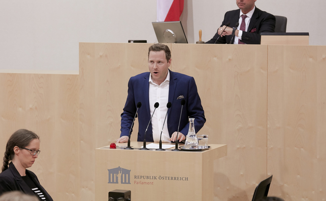 Schluss mit den Regierungs-Inszenierungen! - FPÖ-Generalsekretär Schnedlitz: "Köstinger-Pressekonferenz war hauptsächlich Produktwerbung für Telekom-Giganten ohne praktischen Nutzen."