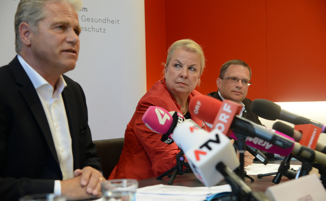 In einer gemeinsamen Pressekonferenz präsentierten AUVA-Obmann Anton Ofner und Gesundheitsministerin Beate Hartinger-Klein das neue Einsparungsmodell für die AUVA vor.