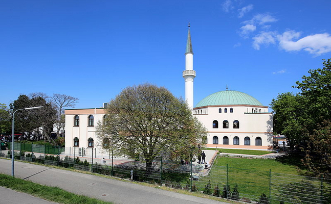 Trennung von Staat und Kirche muss in Österreich gewahrt bleiben - FPÖ-Generalsekretär Schhnedlitz: "Islamische Glaubensgemeinschaft soll sich selbst finanzieren und nicht über die österreichischen Steuerzahler." 