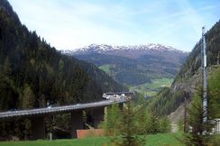 Die Lueg-Brücke im Verlauf der Brenner-Autobahn muss dringen saniert werden - Verkehrsministerin Leonore Gewessler hat dazu bisher keine Perspektiven vorgelegt.