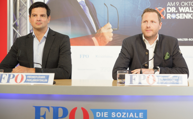 FPÖ-Sicherheitssprecher Hannes Amesbauer und -Generalsekretär Michael Schnedlitz.
