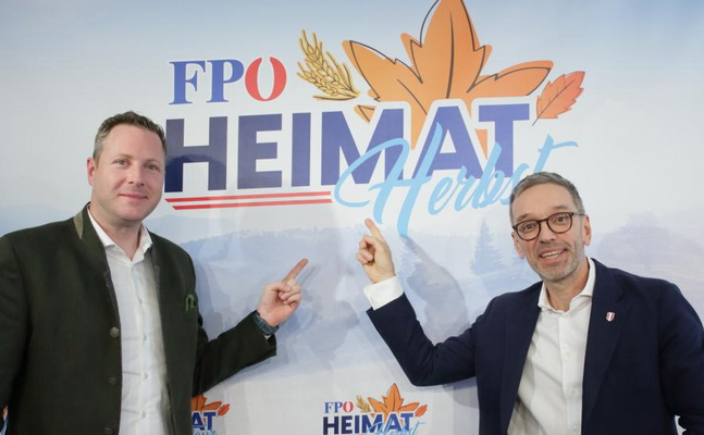 FPÖ-Generalsekretär Michael Schnedlitz (l.) und -Bundesparteiobmann Herbert Kickl bei der Präsentation des FPÖ-"Heimatherbstes".