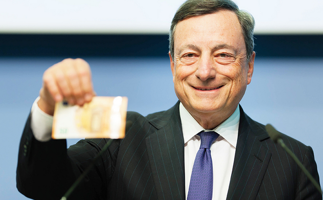 Draghis Abschiedsgeschenk an die Sparer: Die Strafzinsen für Banken werden erhöht und 20 Milliarden Euro pro Monat für die Krisenstaaten.