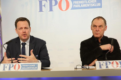 FPÖ-Gesundheitssprecher Gerhard Kaniak (l.) und -Klubobmann-Stellvertreter Peter Wurm bei ihrer Pressekonferenz.