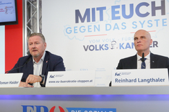 FPÖ-EU-Mandatar Roman Haider (l.) und EU-Kandidat Reinhard Langthaler, Generalsekretär der Freiheitlichen Wirtschaft (FW). 