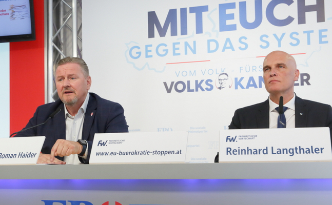 FPÖ-EU-Mandatar Roman Haider (l.) und EU-Kandidat Reinhard Langthaler, Generalsekretär der Freiheitlichen Wirtschaft (FW). 