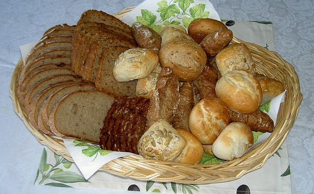 In Nahrungsmitteln wie Brot und Gebäck darf künftig in der EU Insekten-Mehl eingearbeitet werden. Mahlzeit!