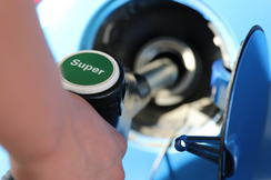Rohölpreis pro Barrel unter 85 Dollar – Benzin und Diesel an Zapfsäulen haushoch zu teuer.
