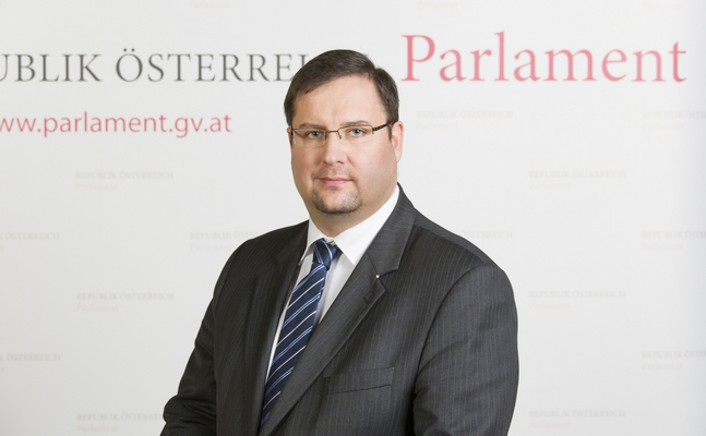 FPÖ-Generalsekretär Christian Hafenecker fordert die SPÖ auf, ihre überzogene Greuelpropaganda zur Arbeitszeitflexibilisierung einzustellen.