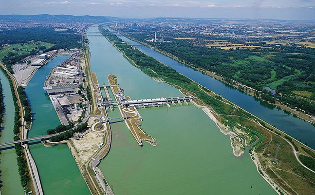 Donaukraftwerk Wien-Freudenau.