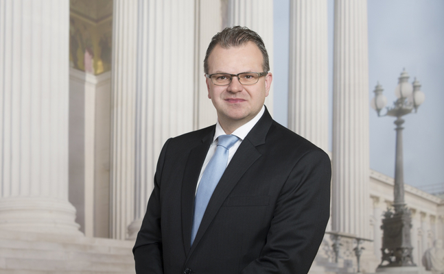 Der Fraktionsvorsitzende der FPÖ im BVT-Untersuchungsausschuss, Hans-Jörg Jenewein, weist die Vorwürfe der Neos-Abgeordneten Stephanie krispier und des "Kurier" gegen Innenminister Herbert Kickl zurück.