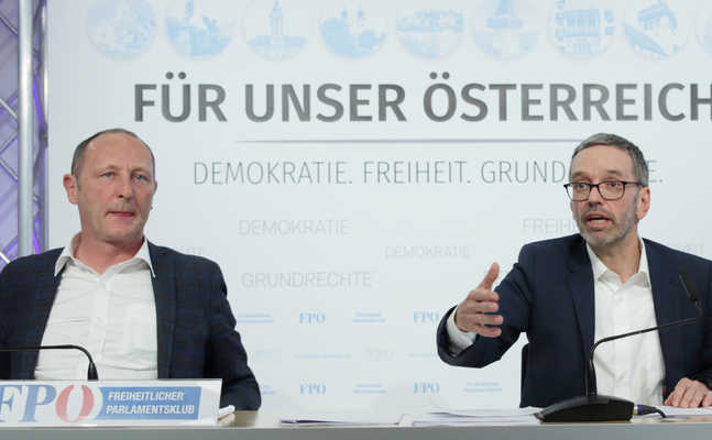 FPÖ-Außenpoltik-Sprecher Kassegger und Bundesparteiobmann Kickl warnen die Bundesregierung vor einseitigem Aktionismus im Ukraine-Konflikt.