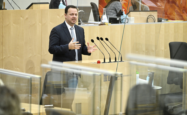FPÖ-Parlamentarier Kaniak im Hohen Haus: "Regierung betreibt bei Kostenlawine politische Kindesweglegung, dabei trägt sie ursächlich die Hauptschuld daran."