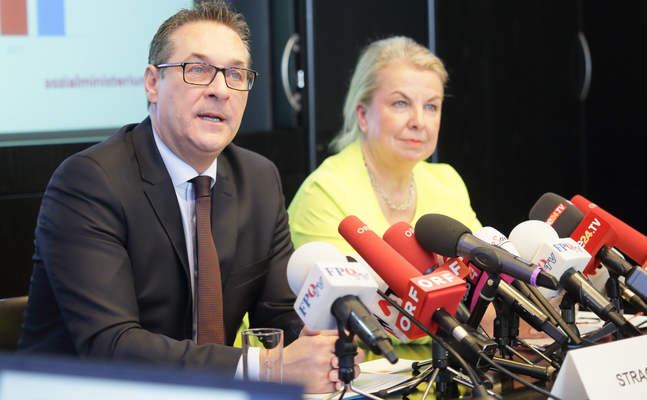 Vizekanzler HC Strache und Sozialministerin Beate Hartinger-Klein geben eine Bestandsgarantier für alle Unfallkrankenhäuser ab, gespart werden soll nur bei der Verwaltung.