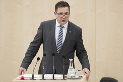FPÖ-Parlamentarier Ries im Hohen Haus: „Es braucht diese neue zusätzliche Schutzzone im Sicherheitspolizeigesetz nicht - auch ÖVP und Grüne wissen das!“