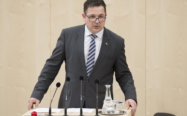 FPÖ-Parlamentarier Ries zum bevorstehenden Korruptions-U-Ausschuss: "FPÖ wird eine aktive Rolle in der Aufarbeitung der Vorwürfe gegen das türkise System spielen."