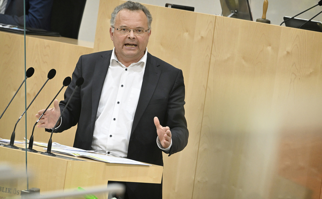 FPÖ-Tourismussprecher Gerald Hauser im Nationalrat.