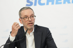 FPÖ-Bundesparteiobmann Kickl kritisiert das Pseudo-Hilfspaket der Regierung gegen die Teuerungen.