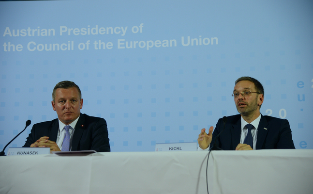 Innenminister Kickl und Verteidigungsminister Kunasek wollen das österreichische Modell für den EU-Außengrenzschutz adaptieren.