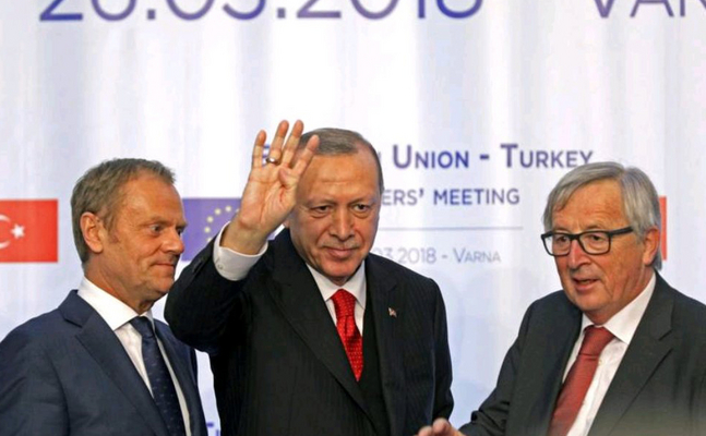 Die EU-Führung schweigt verschämt zu den unglaublichen Aujssagen und Drohungen des türkischen Präsidenten Recep T. Erdogan bei seiner Wahlkampfrede in Sarajevo.